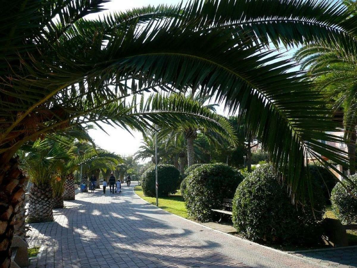 Appartamenti Frontemare Tortoreto Екстериор снимка